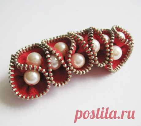 Red Pearl Zipper Brooch Pin