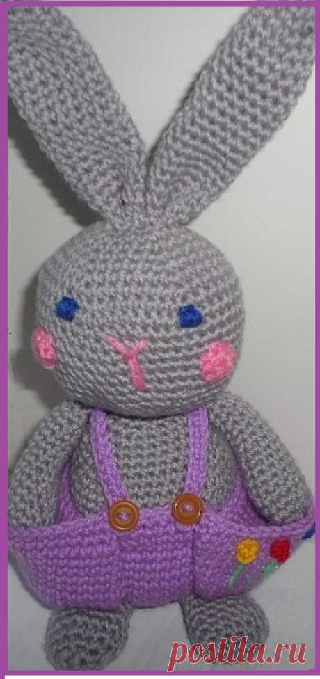 Заяц, связанный крючком по мастер-классу natura crochet.