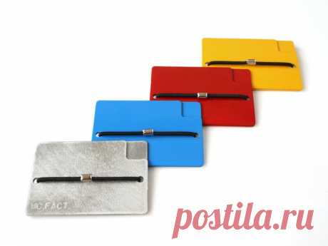 William Wallet Holds Money, Cards Using Aluminum Sheets