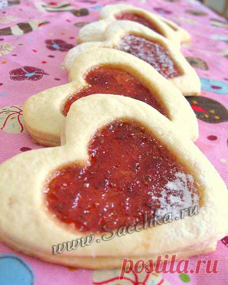 Печенье «Сердечки» к 14 февраля - рецепт с фото Миндальное печенье «Сердечки» к 14 февраля приготовлены с клубничным вареньем.
