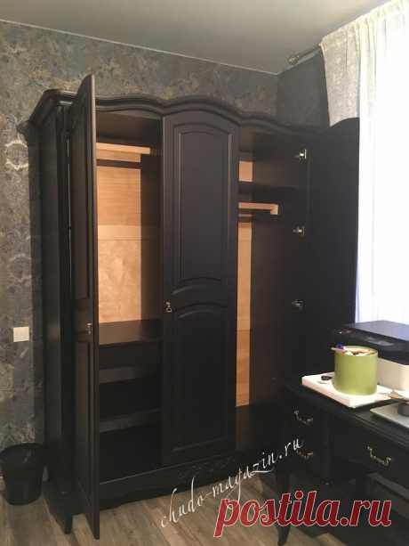 Классический черный шкаф 3-х дверный