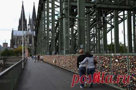 Мост любви Hohenzollernbruecke Bridge