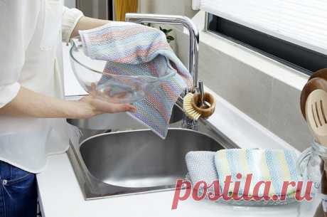 Как отстирать кухонное полотенце С помощью каких средств можно возвратить кухонным полотенцам первоначальные вид и чистоту. Способы очистки.