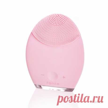 LUNA™ facial-cleansing brush and anti-aging device | FOREO