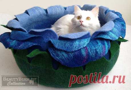 Войлочная цельноваляная лежанка в форме цветка для кошек большого размера, подойдет для крупной кошки или для двух.