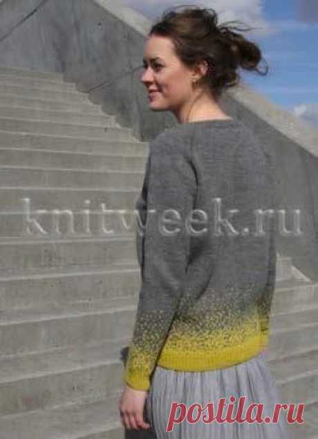 Пуловер Усеянный звездами Красивый женский свитер, покрытый маленькими звездами. Подол свитера как бы «опущен» в контрастный цвет.