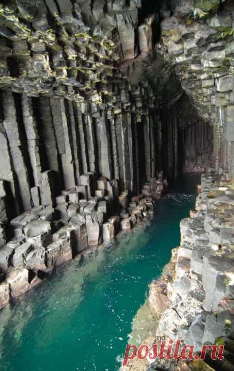 Republic of Awesome | exploreelsewhere: Fingal’s Cave, Isle of Staffa,...