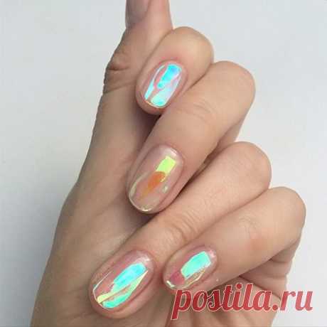 Holographic nails//