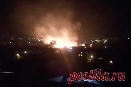Стало известно о масштабном пожаре на складе в украинском городе. В украинском городе Винница произошел масштабный пожар на складе стройматериалов.