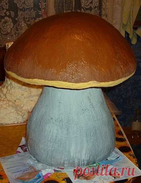 ​Красивый гриб из монтажной пены, который сделан своими руками