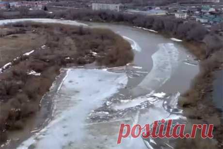 Паводок в Тюменской области. Уровень воды на реке Ишим поднялся.