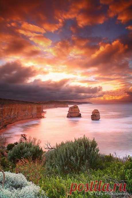 Sunrise, Twelve Apostles National Park, Australia | Yury Prokopenko via Flickr
flickr от -yury- : Discover and save creative ideas