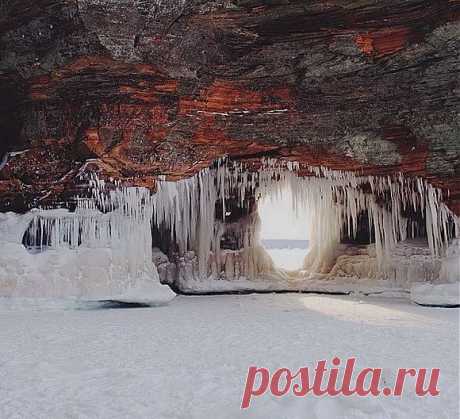 Ледяные пещеры на озере Верхнее (Lake Superior) в США | ASPTur.com