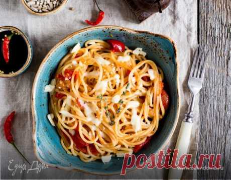 Спагетти с томатами и рикоттой, рецепт с ингредиентами: тимьян свежий, чеснок, лук белый