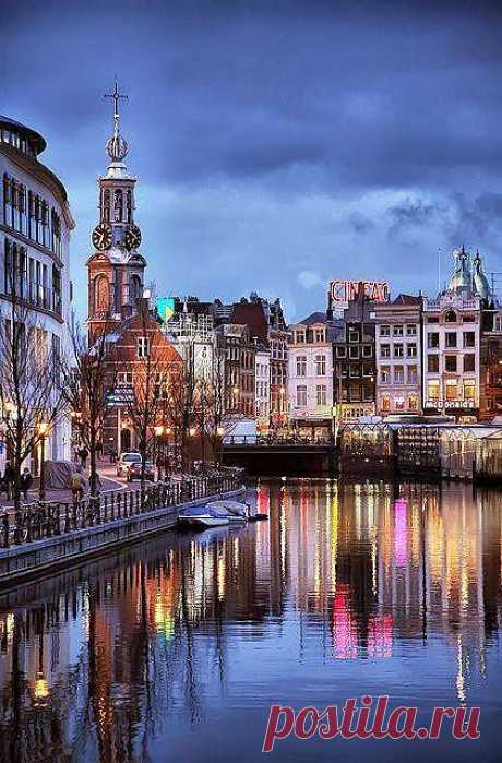 Утренний Амстердам прекрасен! Можно долго смотреть на тихую водную гладь каналов и наблюдать за тем, как пробуждается город. Амстердам, Нидерланды