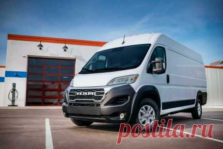 Ram ProMaster EV 2024: салон, комплектация