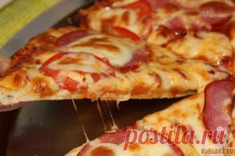 Пицца с колбасой и помидорами (хорошее тесто и очень вкусный соус)