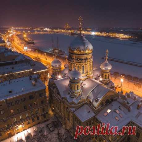 Успенская церковь с высоты птичьего полета, и это ночная сказка зимнего города. Добрых снов, Питер