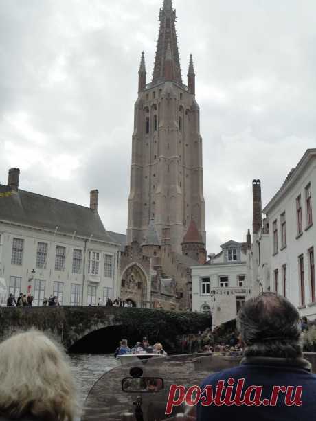Церковь Богоматери в Брюге . Бельгия .