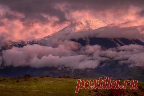 Закат над вулканом Толбачик, Камчатка. Автор фото — Андрей Ершов: