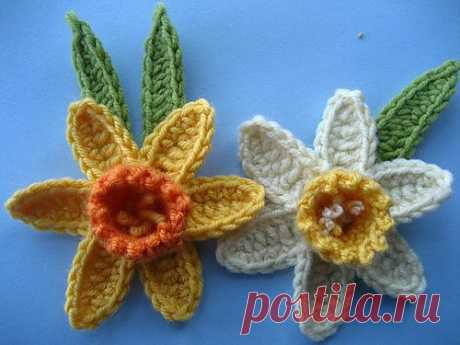 Attic24: Crochet Daffodil