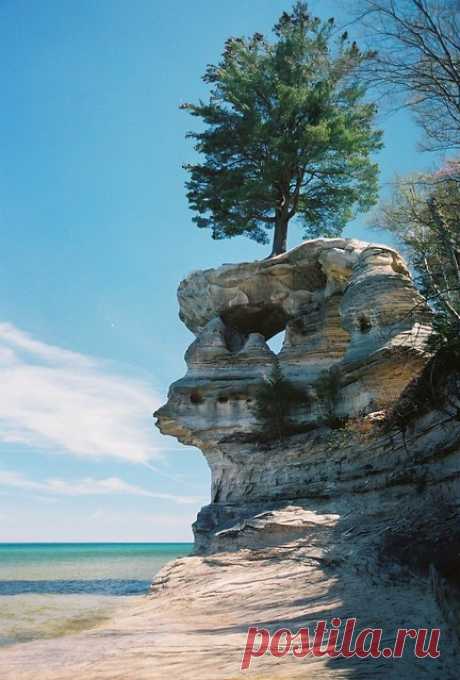 . | Lakeshore Trail, Upper Peninsula, Michigan Nikon F100 | Flickr