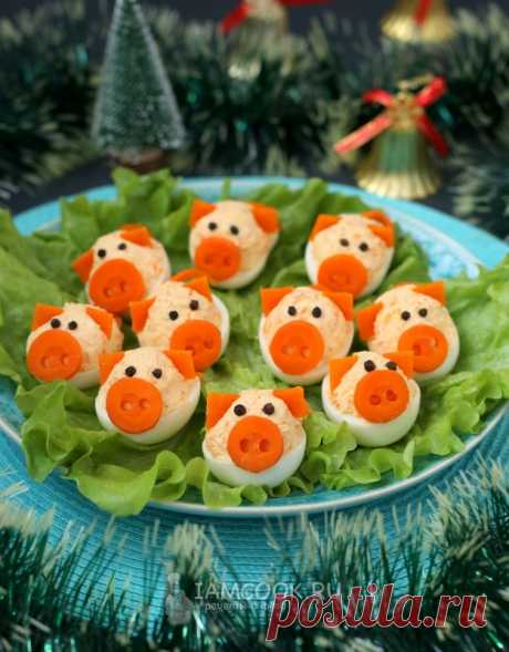 Фаршированные яйца «Свинки» — рецепт с фото пошагово. Вкусная и яркая закуска к наступающему Новому году Свиньи 2019. Также подойдёт для детских праздников.