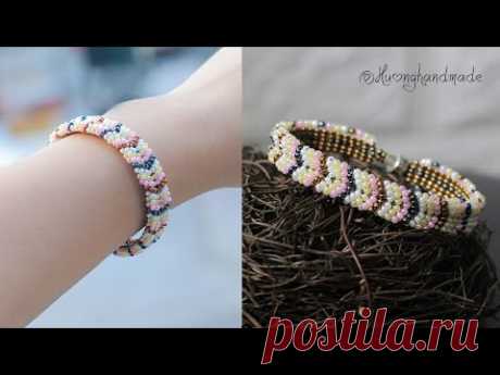 Easy to make chevron bracelet with only seed beads. Jewelry making tutorial