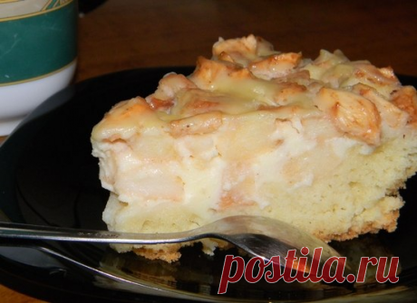 Нежный сметанный пирог с яблочной начинкой. Готовится быстро и легко