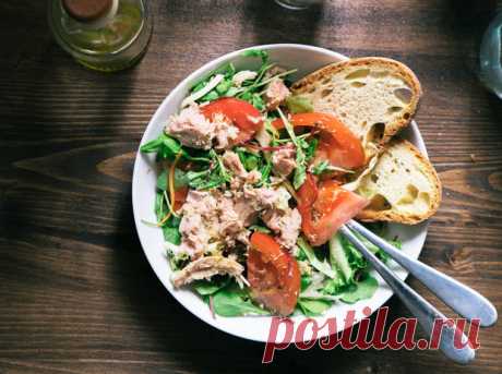 Хлебный салат Панцанелла с тунцом