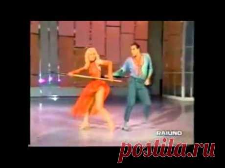 SANREMO 2012 ADRIANO CELENTANO - la cumbia di chi cambia - YouTube