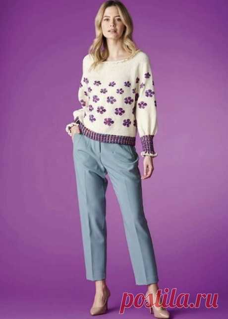 Джемпер теплого молочного цвета с фиолетово-лиловыми цветами
#knitting #вязание_спицами #джемпера_спицами #интарсия #жаккард