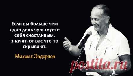 Невероятно, но в слове «преданный» сразу два смысла, причём взаимоисключающие друг друга: преданный кому-то и преданный кем-то. Вроде как для нас разница всегда была не столь существенна, что не надо было придумывать лишнее слово. Например, народ, преданный правительством, или народ, преданный правительству. Думаю, чтобы никогда не ошибиться, надо всегда говорить: мы, русские, — народ преданный.