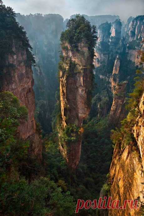 Национальный парк Чжанцзяцзе, Китай. Здесь делались все наброски для пейзажей Пандоры для фильма «Аватар».