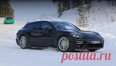 Модель Panamera Sport Turismo позволила взглянуть на обновки Корректировке подвергся передний бампер, что заметнее всего по сдвоенным ходовым огням, расположенным на большем расстоянии друг над другом, чем