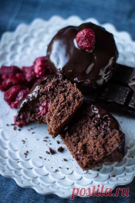 Dark Chocolate Chunk Raspberry Muffins: