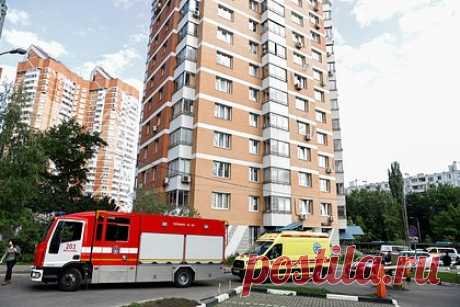 В МЧС рассказали об атаковавших Москву беспилотниках. Атаковавшие Москву 30 мая беспилотники попали в дома, расположенные в Новомосковском округе и на Профсоюзной улице. Представитель экстренных служб уточнил, что один из дронов влетел в верхние этажи дома номер 98 по улице Профсоюзной, а второй — повредил фасад 24-этажного дома на улице Атласова в Новой Москве.