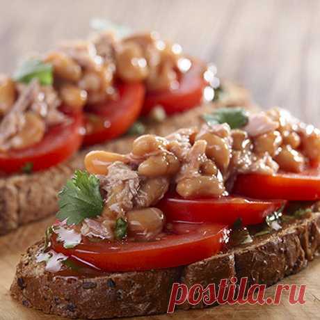 Кулинарные рецепты - Сэндвич с белой фасолью, тунцом и помидорами - с фото и видео инструкцией на сайте Bonduelle.ru
