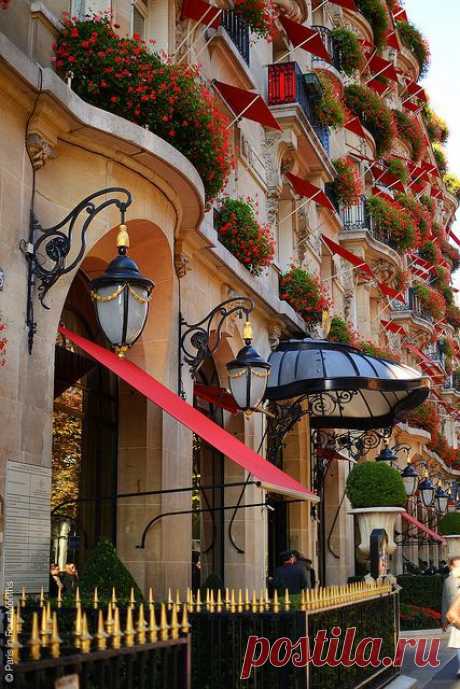 Hôtel Plaza Athénée in Paris, Francе