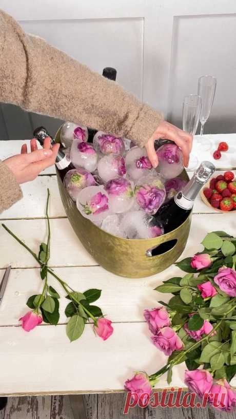 Пин содержит это изображение: How to Make Floral Ice Cubes for Valentine's Day
