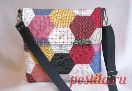 Quilted Messenger Bag 13.5 x 12.5 Hexagon Quilt от IVANandLUCY