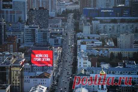 Парк Энгельса торжественно открыли в Екатеринбурге. В Екатеринбурге торжественно открыли парк Энгельса после пяти месяцев глобальной реконструкции. Отмечается, что в нем появились новые спортивные и детские площадки, освещение и газон. В нем также разместили зоны для отдыха и обновили поезд. Также на всей территории парка высадили кустарники и деревья.