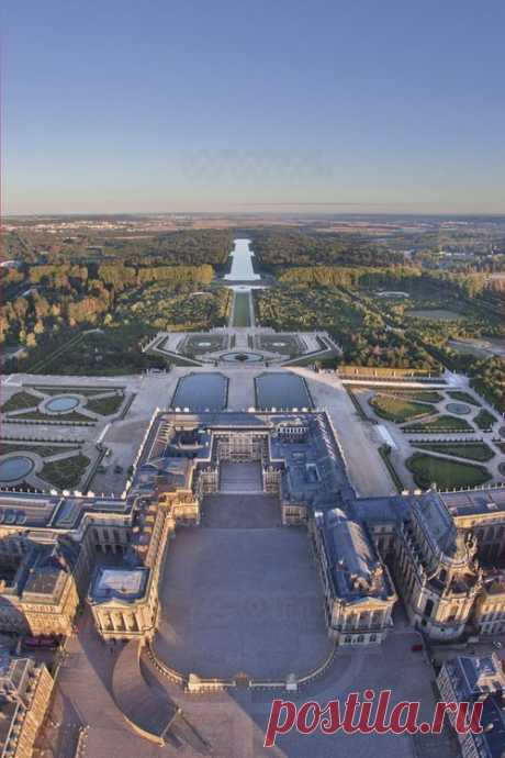 Пользователь Walter Vas сохранил этот пин на доску «C - Versailles Palace / France»  
The Imperial Court — Gilded details of the Chateau de Versailles   |  Pinterest