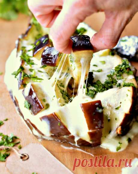 Low Carb Cheesy Pull-Apart Garlic Bread - Sweetashoney