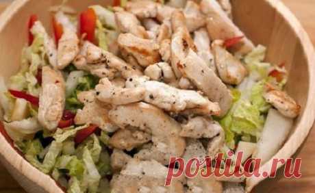 Легкий салат с куриной грудкой и болгарским перцем | Поварёнок | Яндекс Дзен