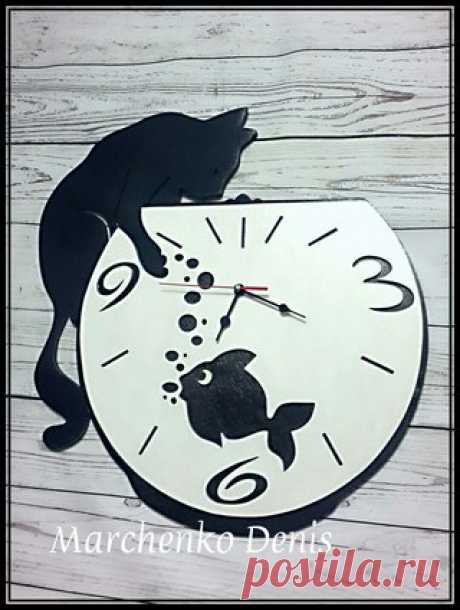 Часы настенные " Кот с рыбкой " Сделаны из фанеры. Покрашены акриловой краской и акриловым лаком. Размер 38х36см.