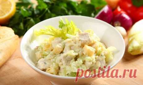 Салат с сельдереем, курицей и грибами - рецепт с фото / Простые рецепты