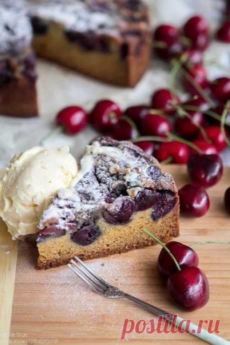 Как приготовить вишнево-миндальный пирог - рецепт, ингридиенты и фотографии