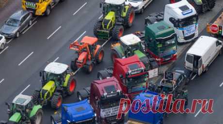 В Польше фермеры анонсировали перекрытие дорог в знак протеста 24 января. В Польше фермеры анонсировали перекрытие дорог по всей стране в знак протеста. Они выступают против импорта зерна с Украины и политики Евросоюза. Читать далее