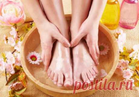 Применение эфирных масел для кожи ног 
Применение эфирных масел для кожи ног поможет устранить неприятный запах, повышенную потливость, размягчить и увлажнить стопы, вылечить натоптыши. Масла могут использоваться для примочек, ванночек и …